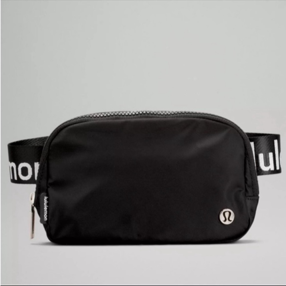 NWT lululemon everywhere belt bag wordmark - Picture 3 of 5